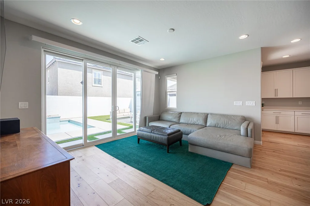 10184 Ocher Valley, Las Vegas, NV 89178