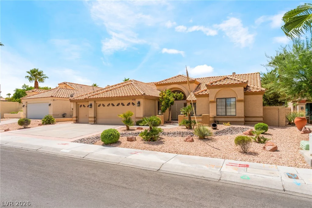 2305 Bear Valley, Las Vegas, NV 89128
