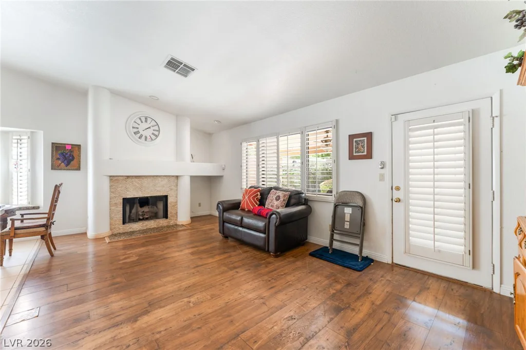 2305 Bear Valley, Las Vegas, NV 89128