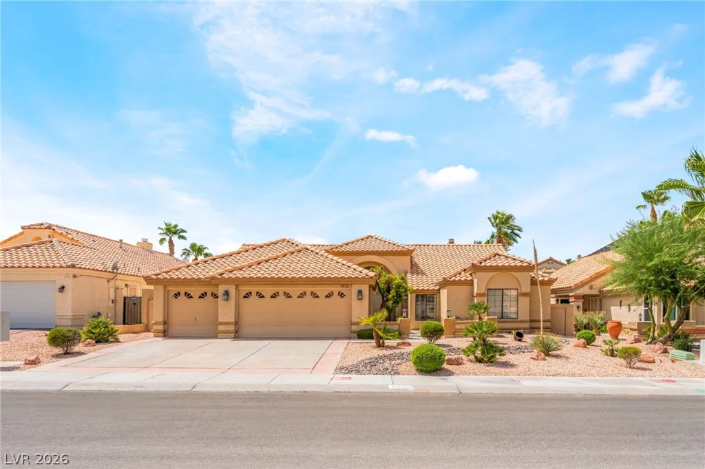 2305 Bear Valley, Las Vegas, NV 89128