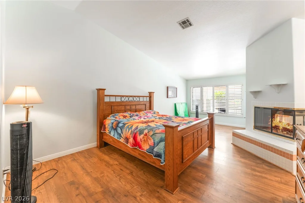 2305 Bear Valley, Las Vegas, NV 89128