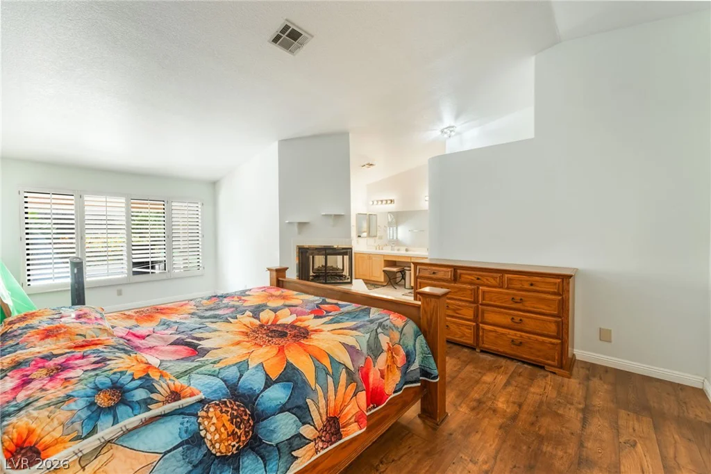 2305 Bear Valley, Las Vegas, NV 89128