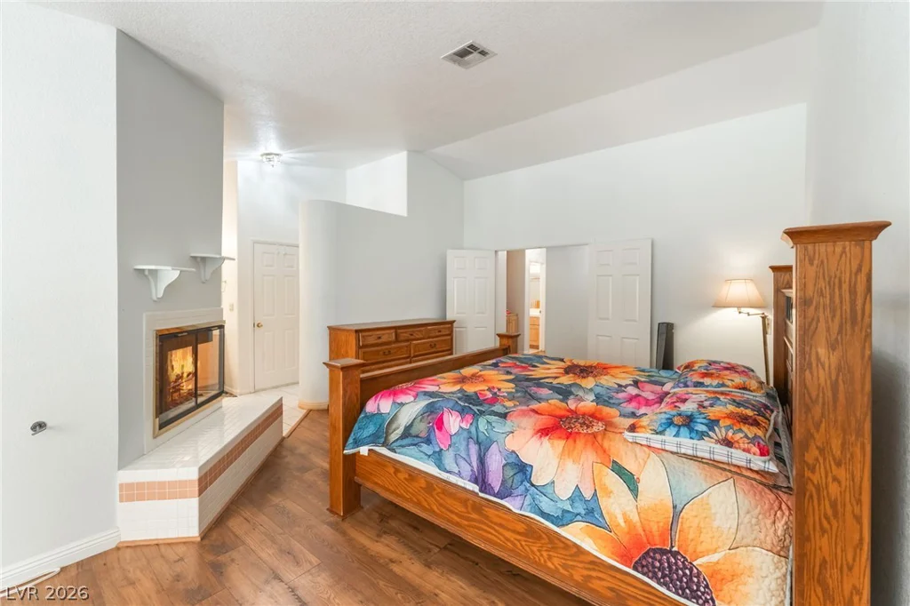 2305 Bear Valley, Las Vegas, NV 89128