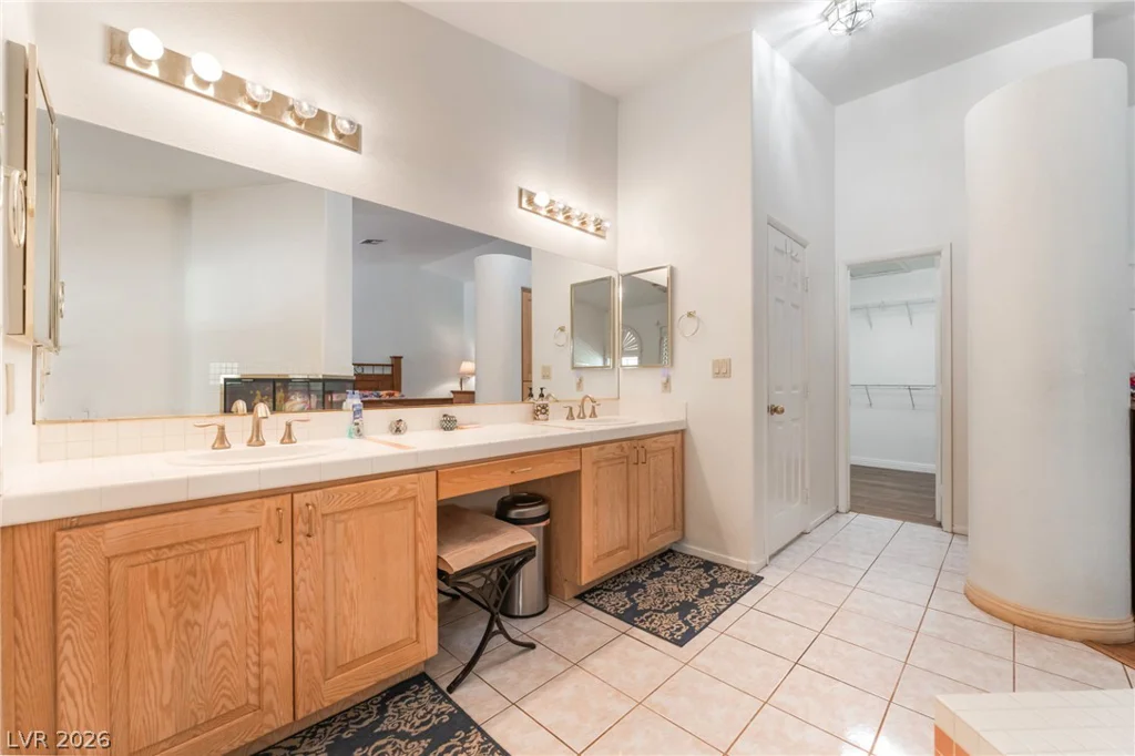 2305 Bear Valley, Las Vegas, NV 89128