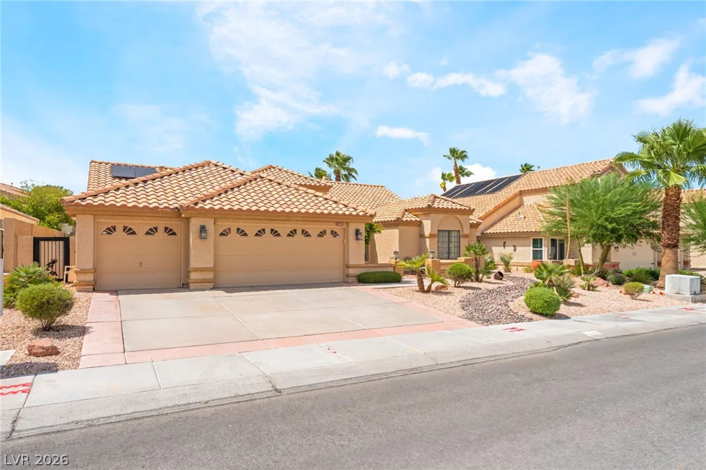 2305 Bear Valley, Las Vegas, NV 89128