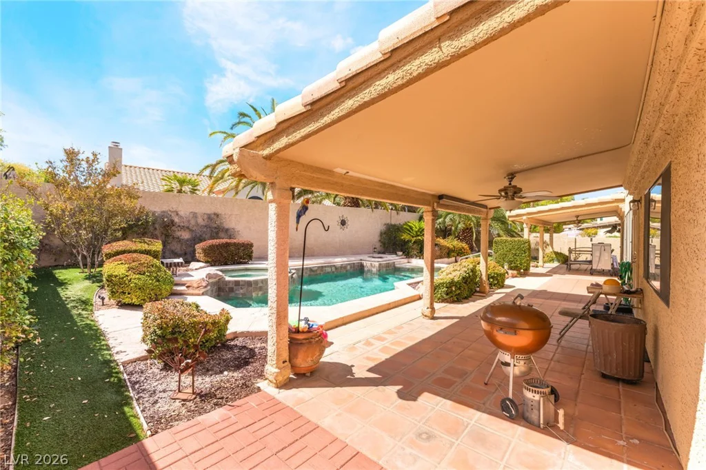 2305 Bear Valley, Las Vegas, NV 89128