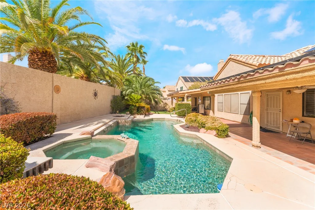 2305 Bear Valley, Las Vegas, NV 89128