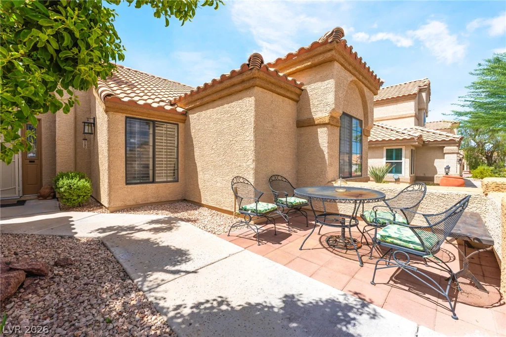 2305 Bear Valley, Las Vegas, NV 89128