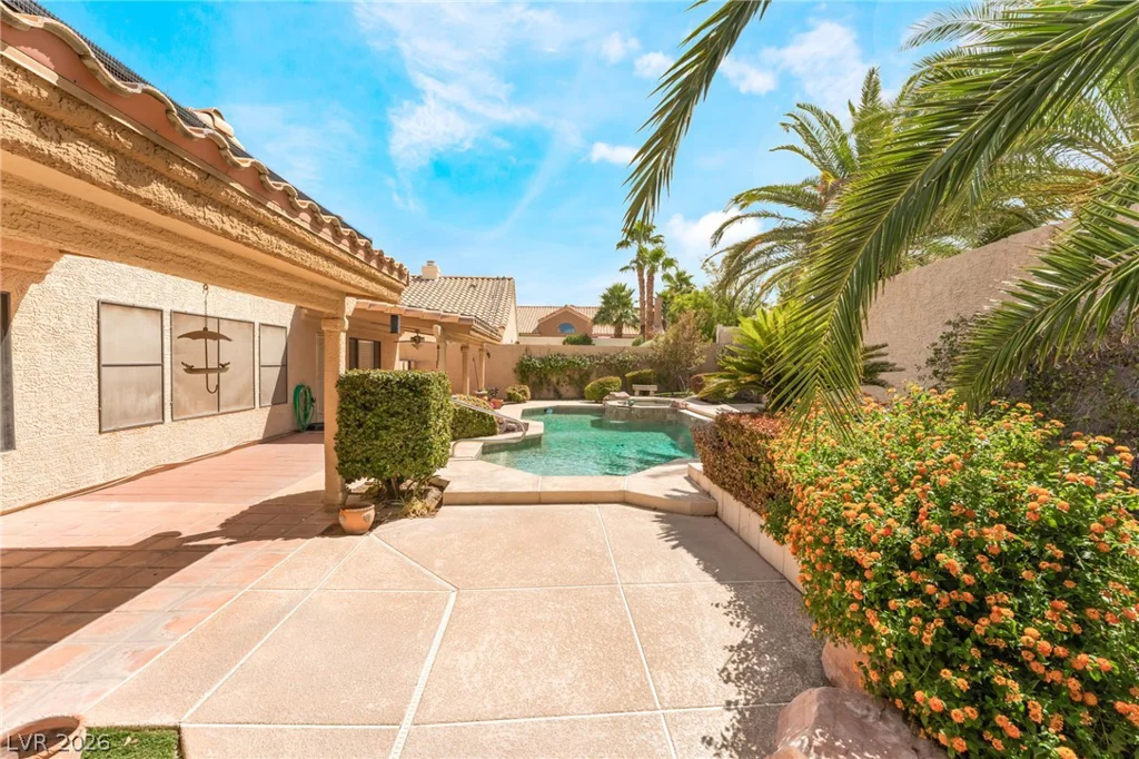 2305 Bear Valley, Las Vegas, NV 89128