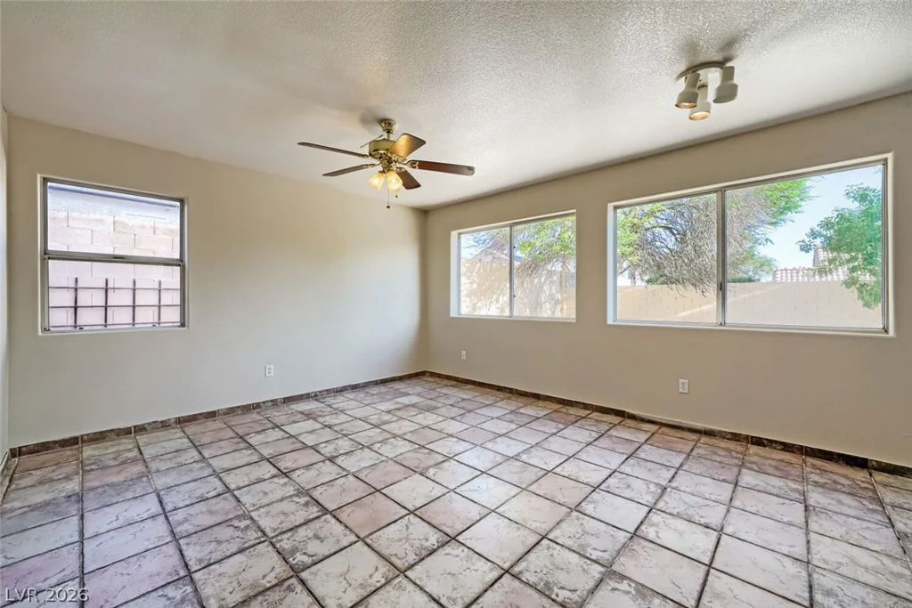 9304 Chilly Pond, Las Vegas, NV 89129