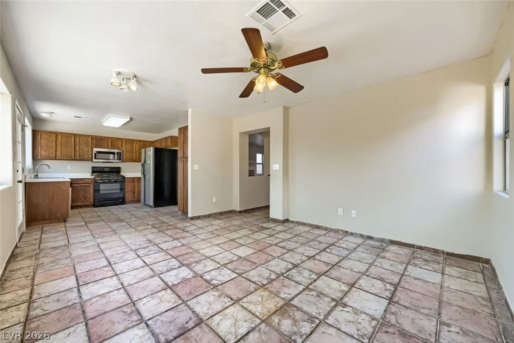 9304 Chilly Pond, Las Vegas, NV 89129
