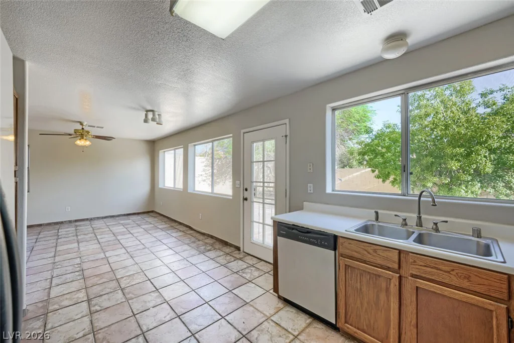 9304 Chilly Pond, Las Vegas, NV 89129