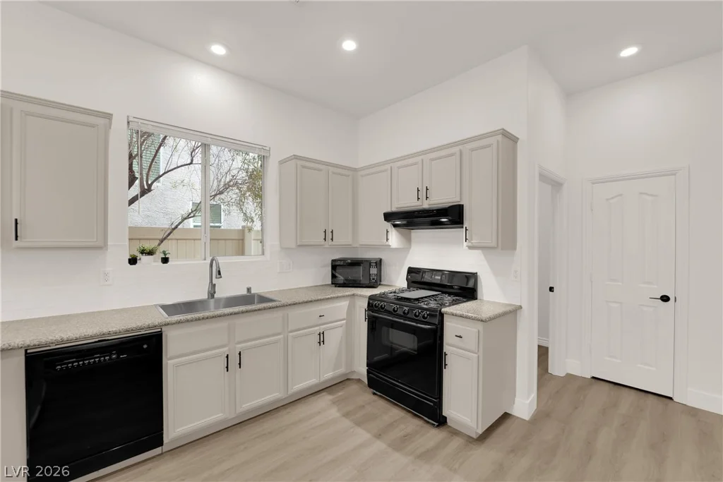 1529 Tillman Falls, Las Vegas, NV 89183