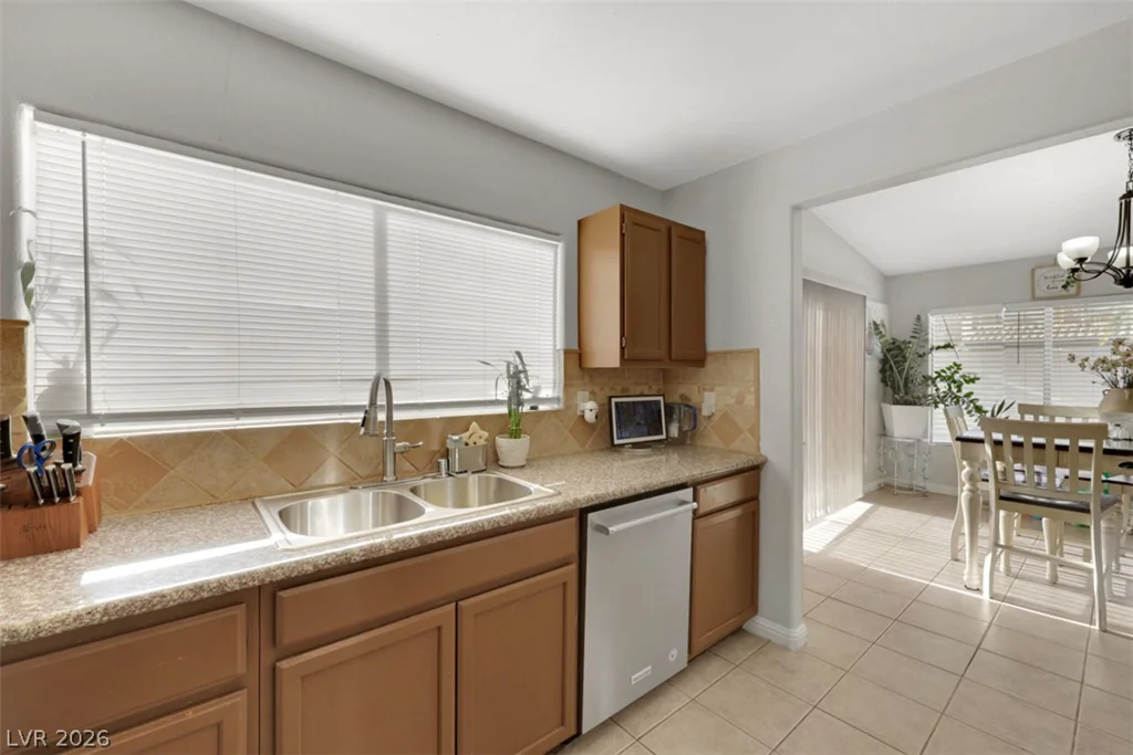 2127 ALISA MARIA, Las Vegas, NV 89104