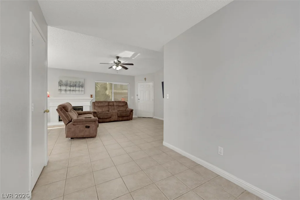 2127 ALISA MARIA, Las Vegas, NV 89104
