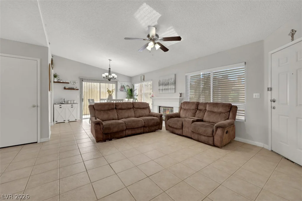 2127 ALISA MARIA, Las Vegas, NV 89104