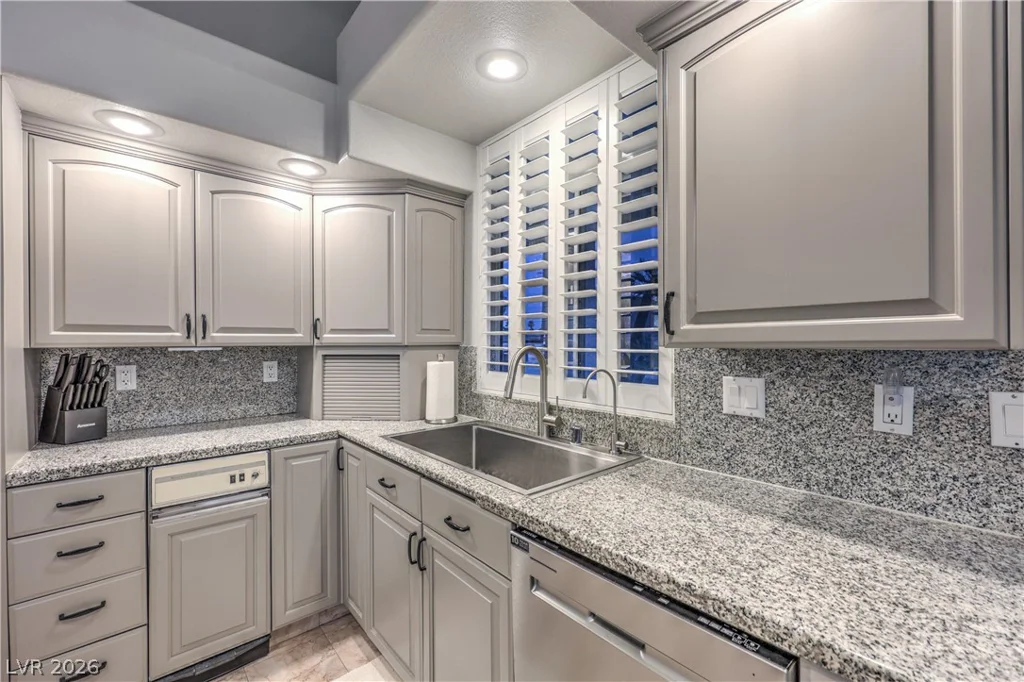 1941 Black Water, Las Vegas, NV 89117