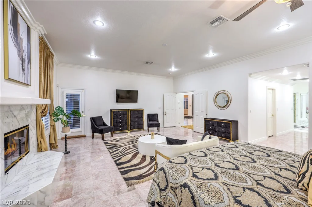 1941 Black Water, Las Vegas, NV 89117