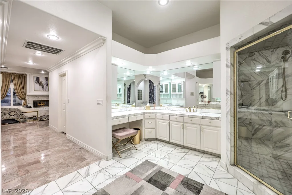 1941 Black Water, Las Vegas, NV 89117