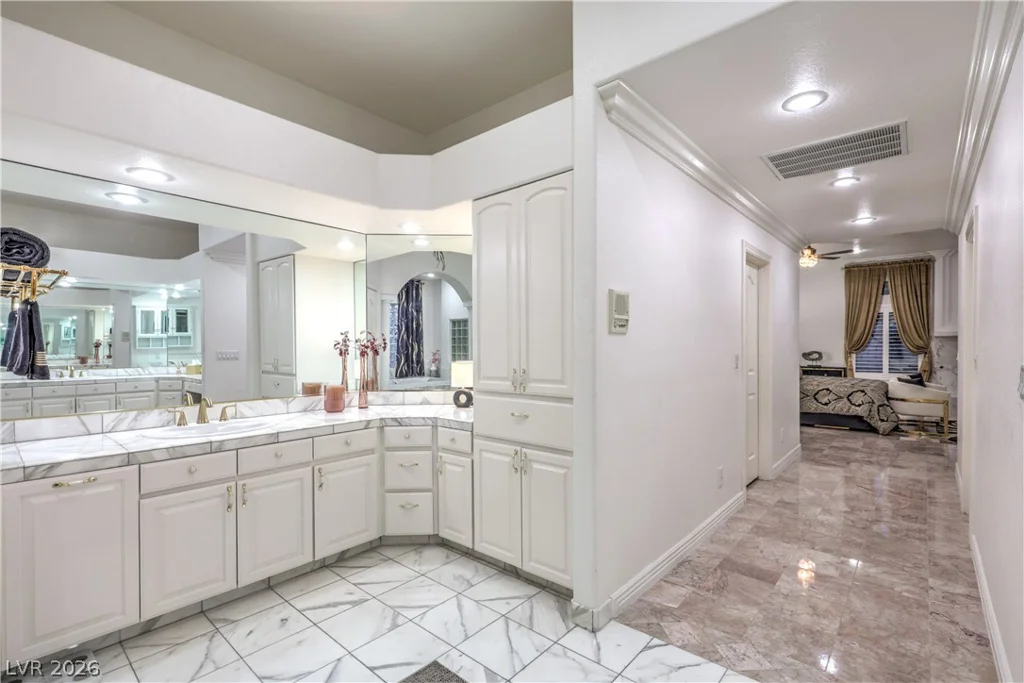 1941 Black Water, Las Vegas, NV 89117