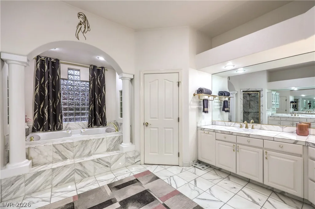 1941 Black Water, Las Vegas, NV 89117