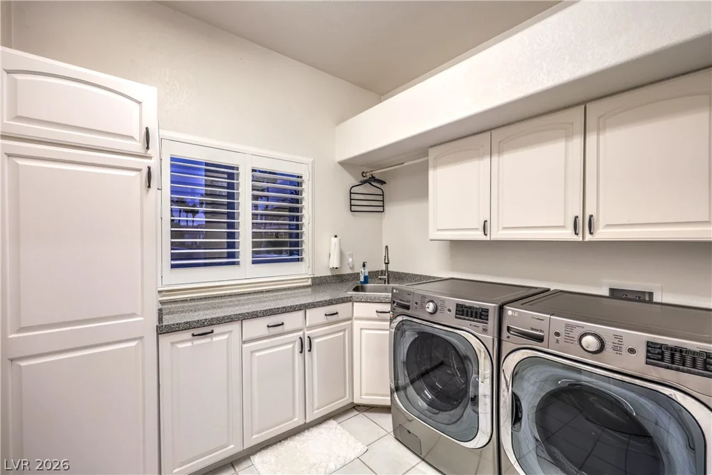 1941 Black Water, Las Vegas, NV 89117