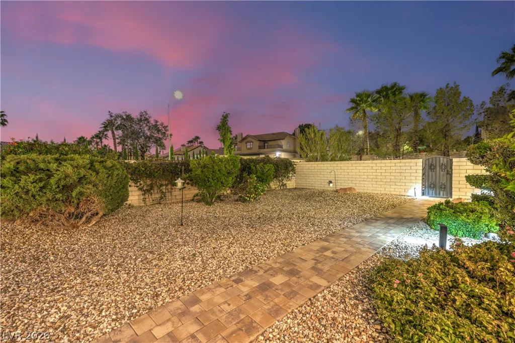 1941 Black Water, Las Vegas, NV 89117