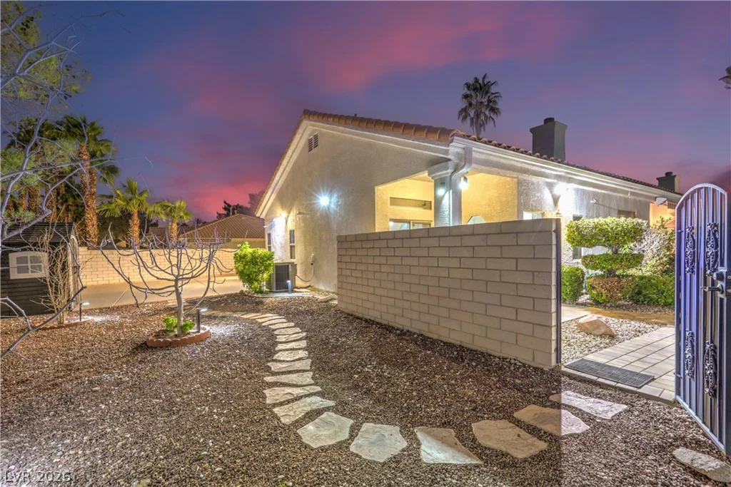 1941 Black Water, Las Vegas, NV 89117