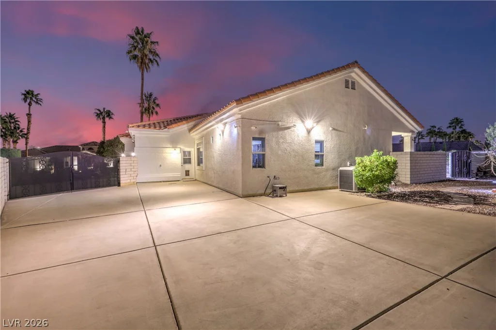 1941 Black Water, Las Vegas, NV 89117