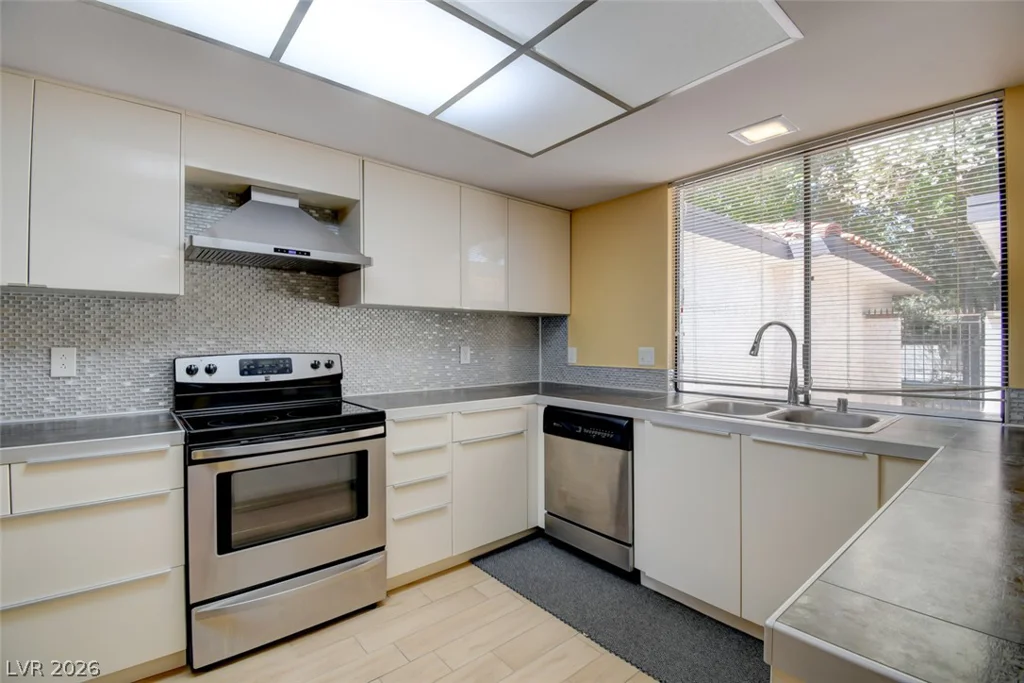 3460 Pino, Las Vegas, NV 89121