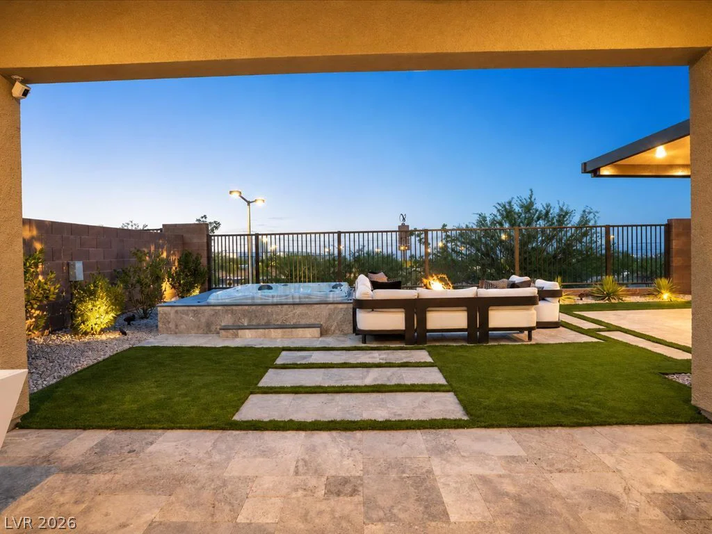 358 Nine Mile Creek, Las Vegas, NV 89138