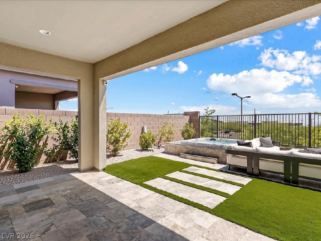 358 Nine Mile Creek, Las Vegas, NV 89138