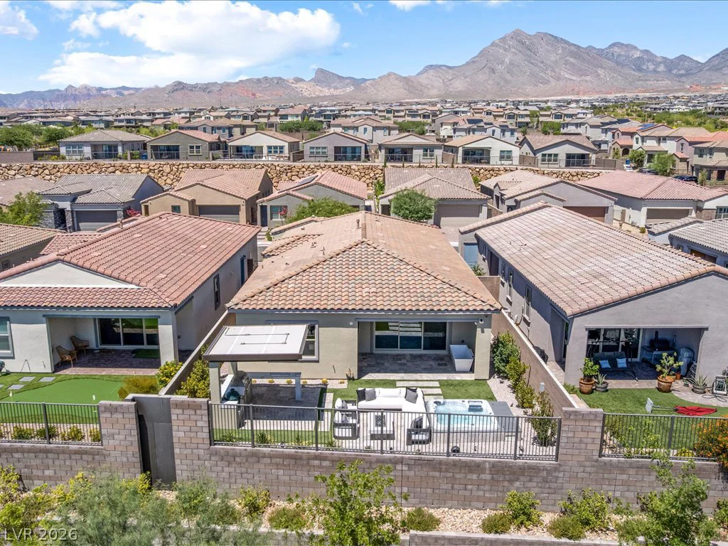 358 Nine Mile Creek, Las Vegas, NV 89138