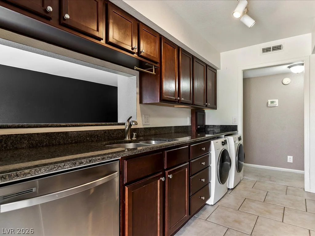 2831 Geary, Las Vegas, NV 89109