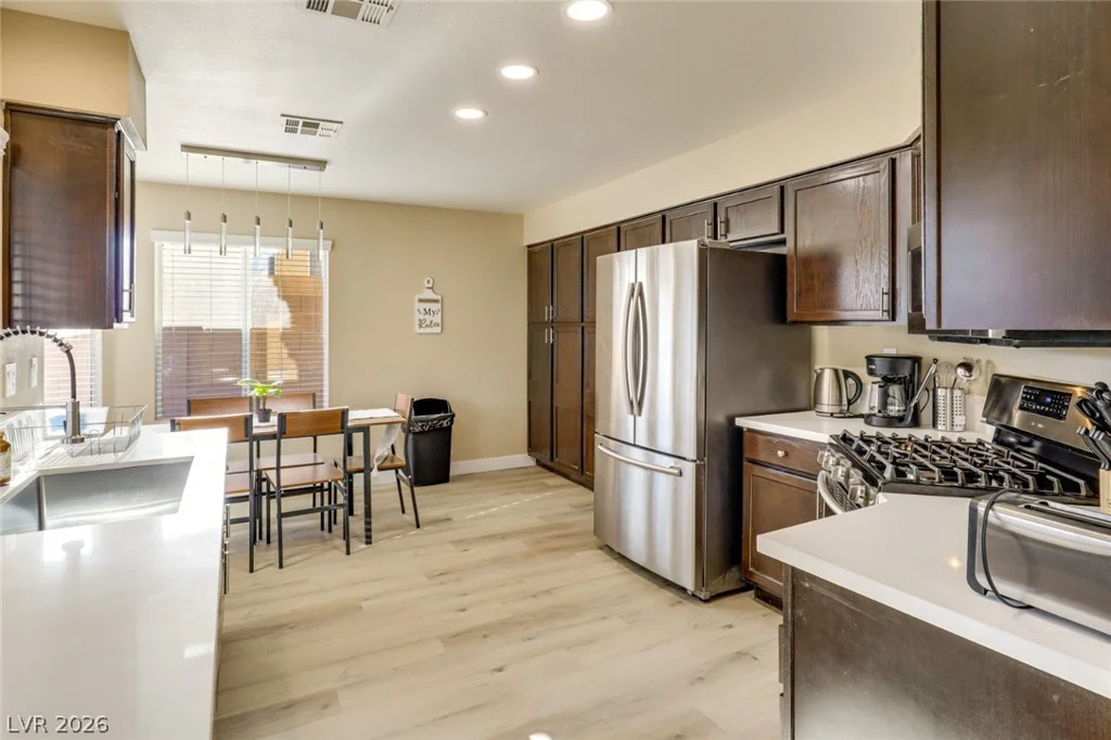1045 Thornfield, Las Vegas, NV 89123