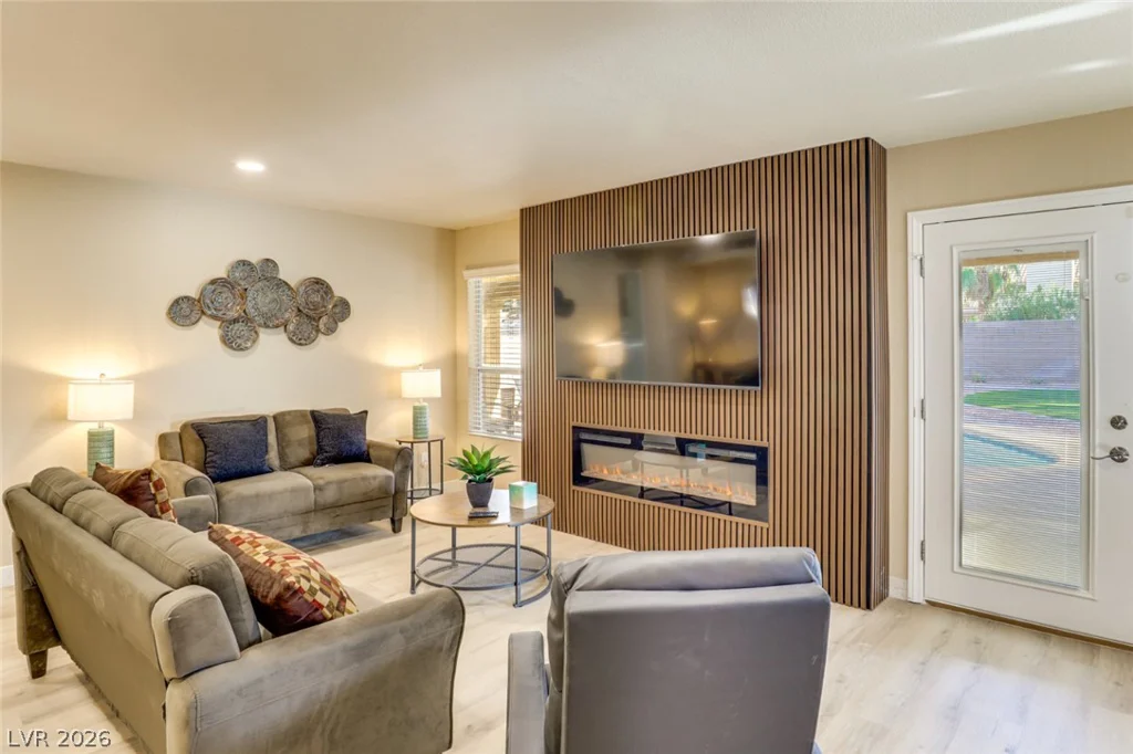 1045 Thornfield, Las Vegas, NV 89123