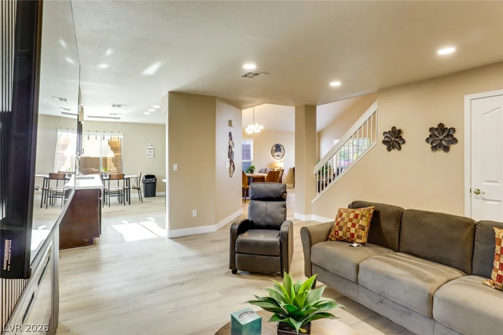 1045 Thornfield, Las Vegas, NV 89123
