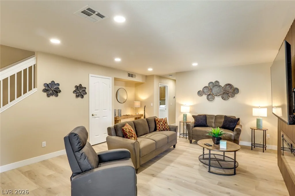 1045 Thornfield, Las Vegas, NV 89123