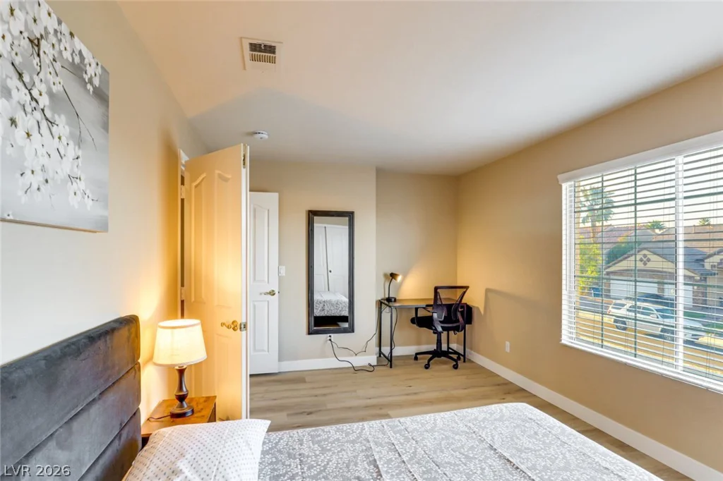 1045 Thornfield, Las Vegas, NV 89123