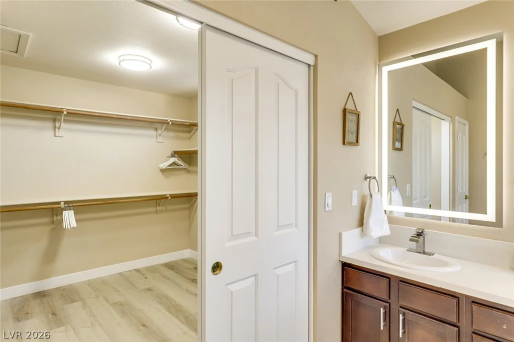 1045 Thornfield, Las Vegas, NV 89123