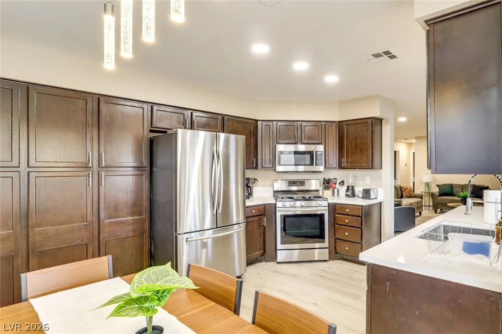 1045 Thornfield, Las Vegas, NV 89123