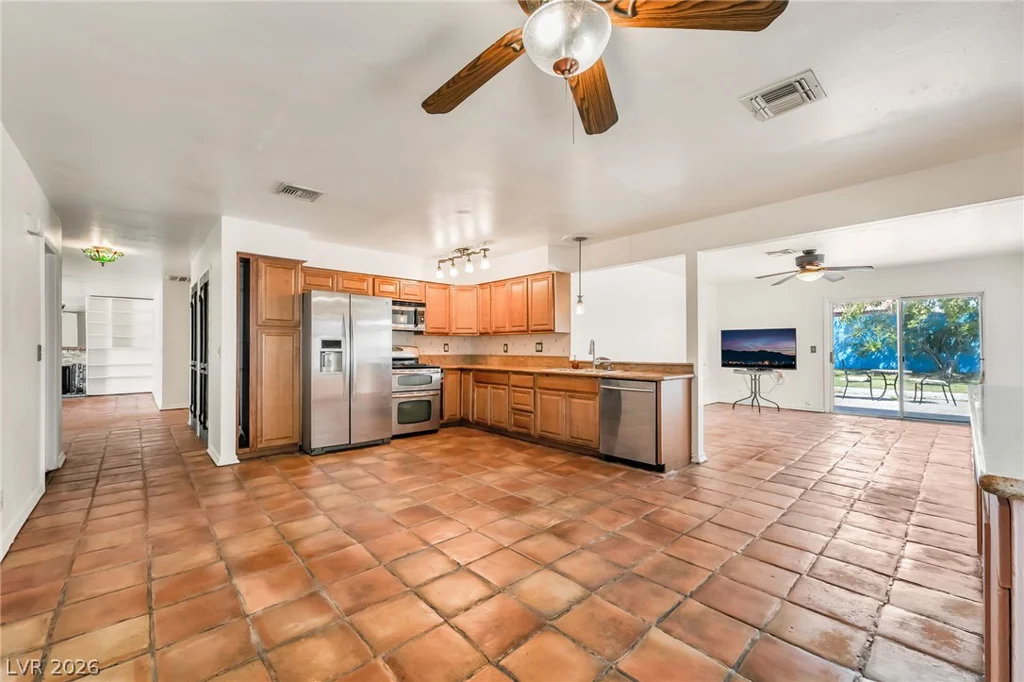 6604 Larchwood, Las Vegas, NV 89103