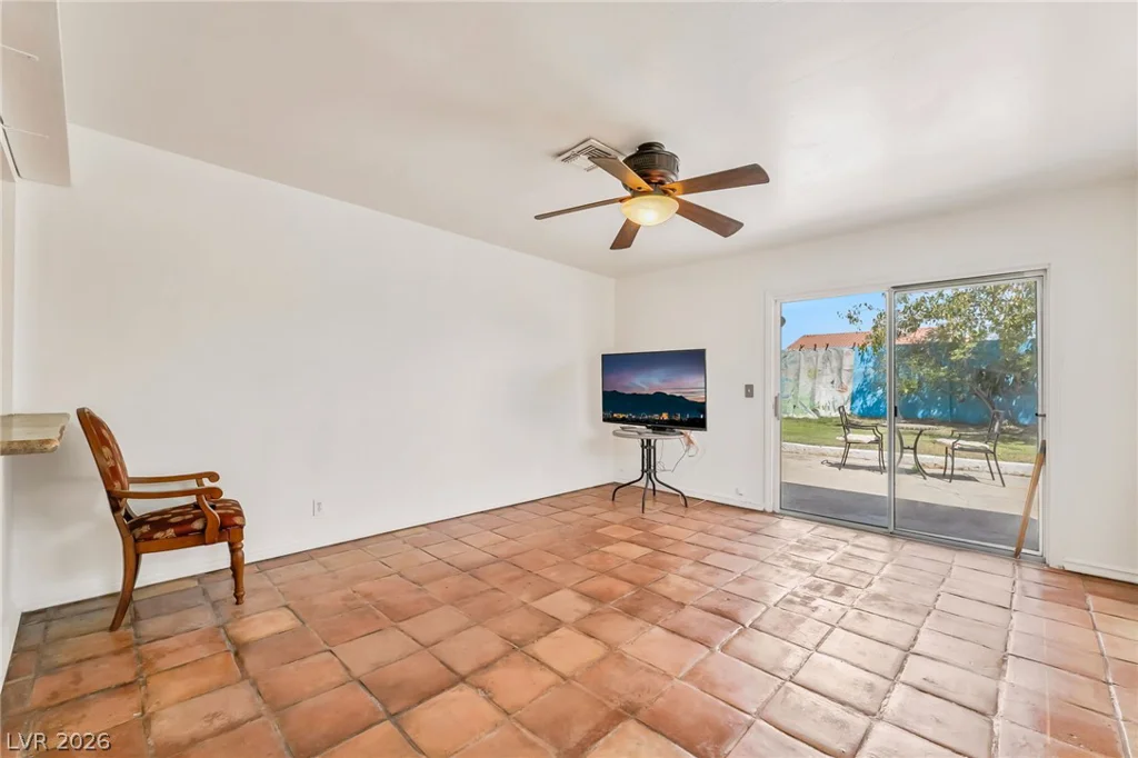 6604 Larchwood, Las Vegas, NV 89103
