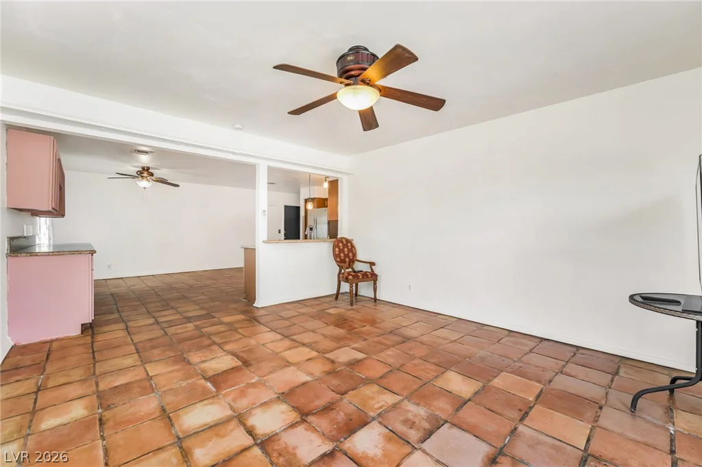 6604 Larchwood, Las Vegas, NV 89103