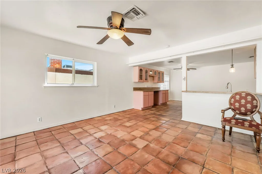6604 Larchwood, Las Vegas, NV 89103