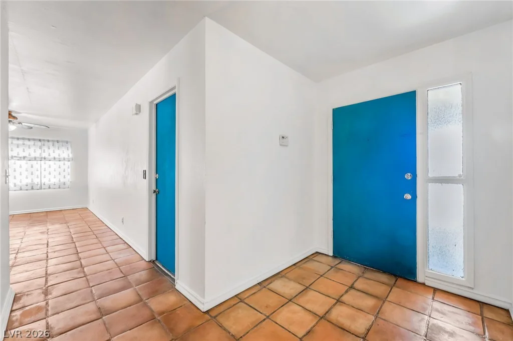 6604 Larchwood, Las Vegas, NV 89103