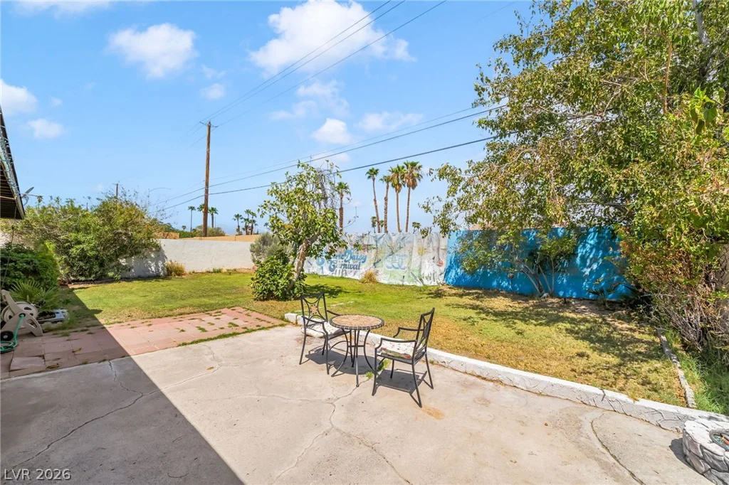 6604 Larchwood, Las Vegas, NV 89103
