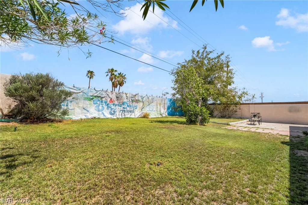 6604 Larchwood, Las Vegas, NV 89103