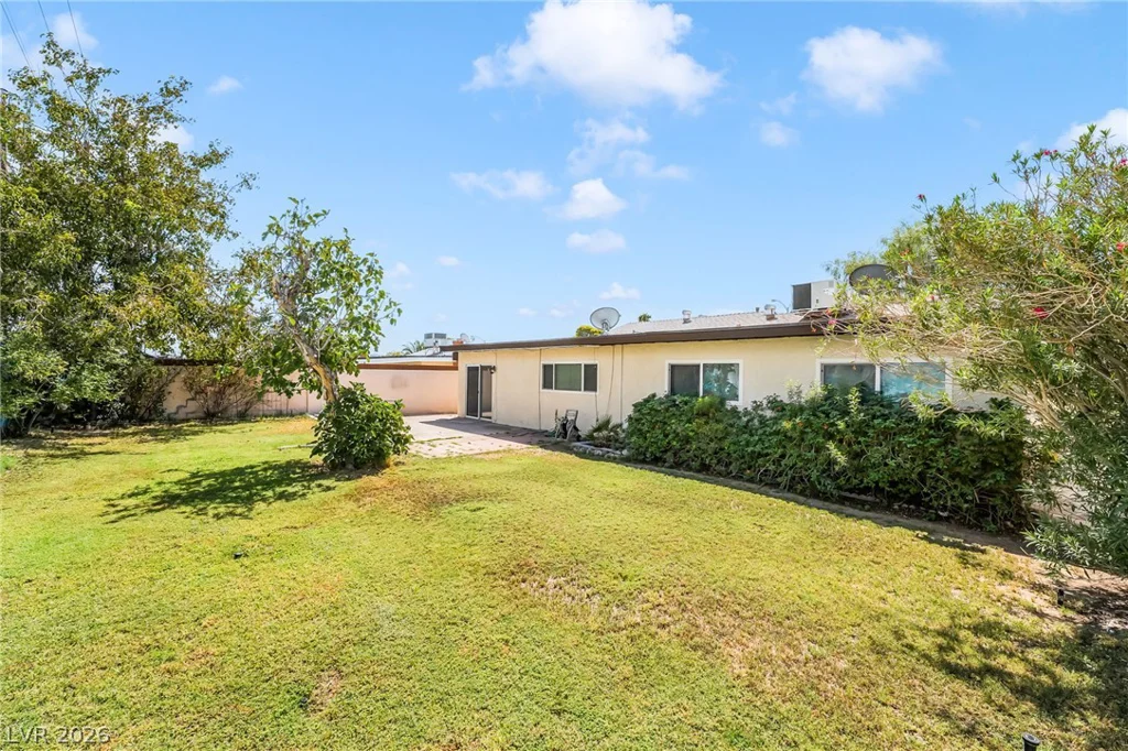 6604 Larchwood, Las Vegas, NV 89103