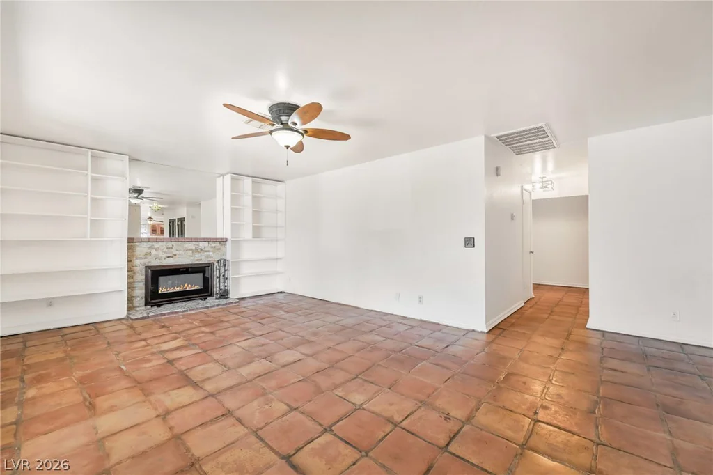 6604 Larchwood, Las Vegas, NV 89103